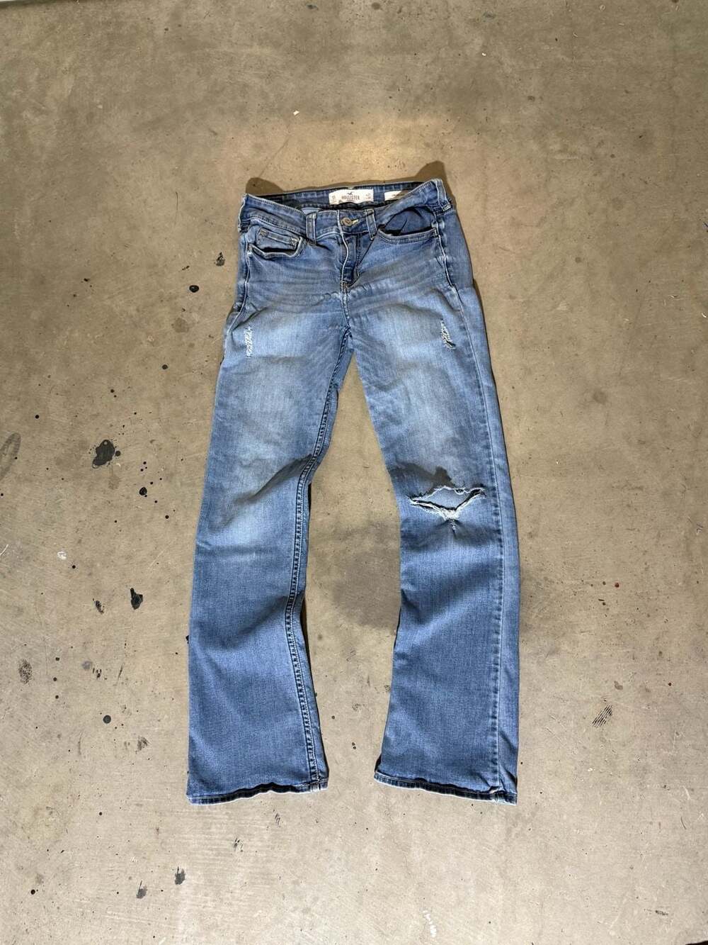 Hollister Low Rise Boot Jeans Size 5S W27 L30 Light Wash Distressed